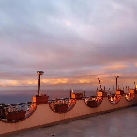 Il Dolce Tramonto Apartment *